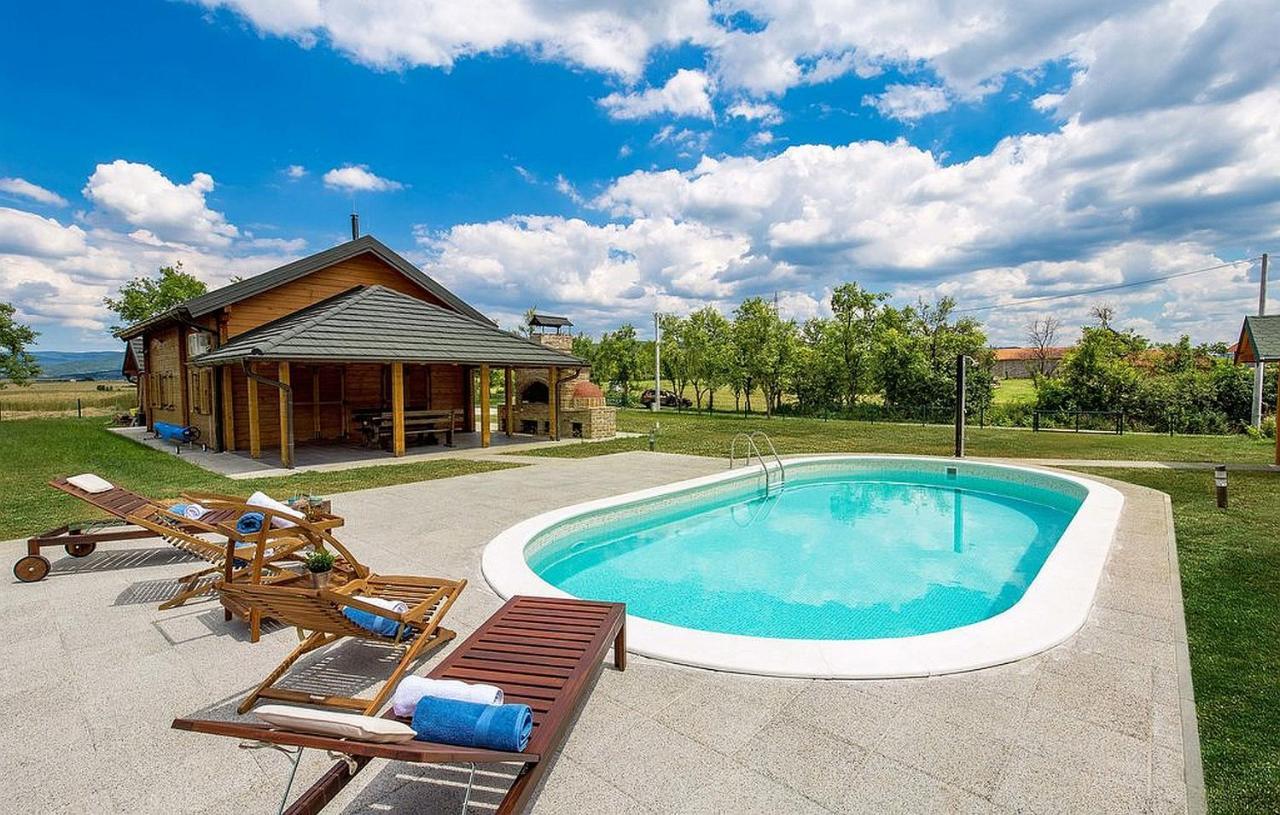 V'S Place - Wooden House With Heated Pool And Outdoor Sauna Оточац Экстерьер фото